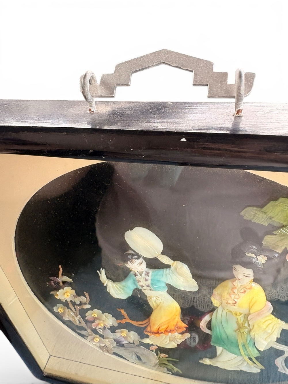Vtg Hand Carved Asian Mother of Pearl Shell Mosaic Wall Art Black Lacquer Frame - Picture 3 of 4